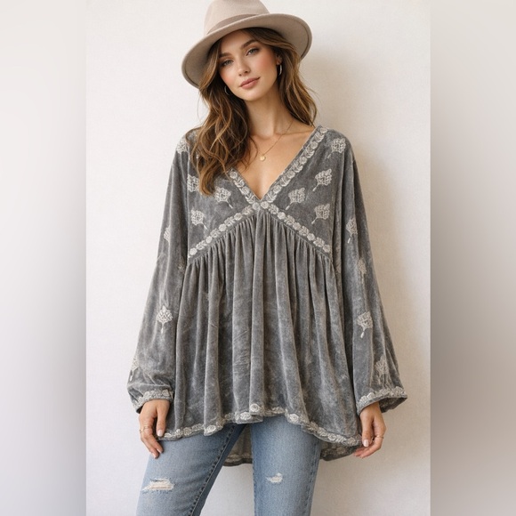 POL Tops - POL Minot Oversized V-Neck Velvet Top